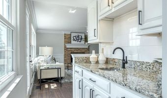 172 Log Hill Ln, Ballwin, MO 63011