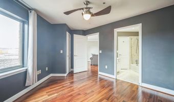 1050 N STUART St 411, Arlington, VA 22201