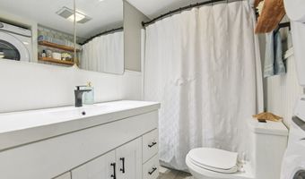 7 Rocky Ledge Dr, Clinton, CT 06413