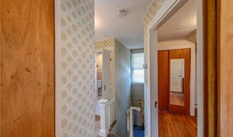 318 Mitchell's Ln, Middletown, RI 02871