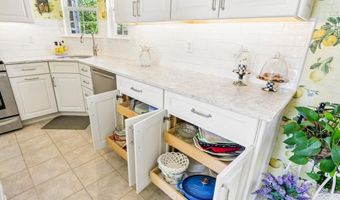 21 ORCHID Ln, Barnegat, NJ 08005