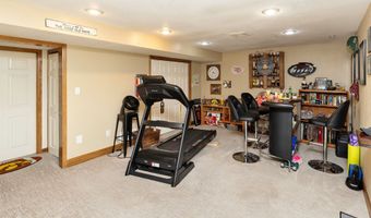 616 3rd Ave NW, Altoona, IA 50009