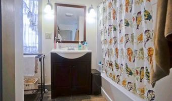 175 Huntinghouse Rd, Glocester, RI 02857