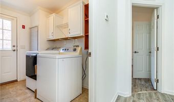 40 Campbell Cir, East Greenwich, RI 02818