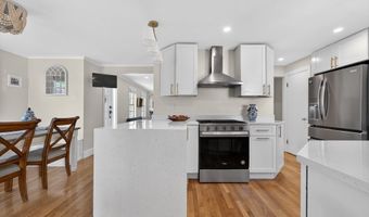 9 Milton Rd, Barrington, RI 02806