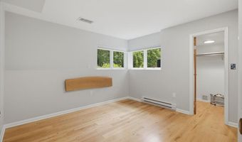 5 Newell Ct, Albany, NY 12204