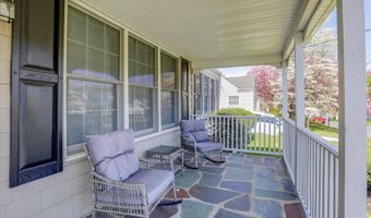 126 9th St, Belford, NJ 07718