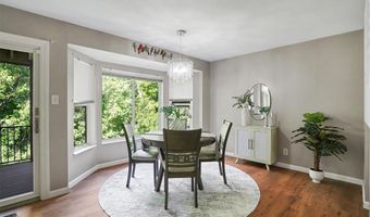 712 Woodside Trails Dr 102, Ballwin, MO 63021