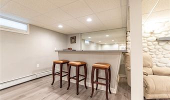 14 Wenscott Ln, North Providence, RI 02904
