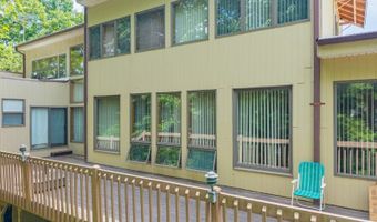 4 High Mountain Trl, Bayonne, NJ 07035