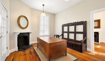 3 Memorial Blvd, Newport, RI 02840