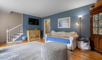 470 Dexter Dr, Bridgeport, CT 06606