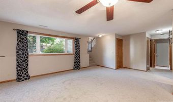2513 Marwood Dr, Mankato, MN 56001