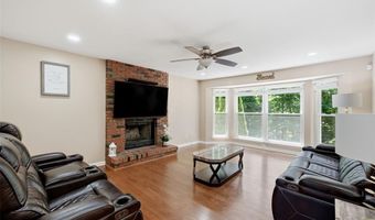 305 Oak Top Ct, Ballwin, MO 63021