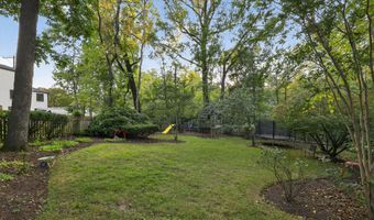 9302 W PARKHILL Dr, Bethesda, MD 20814