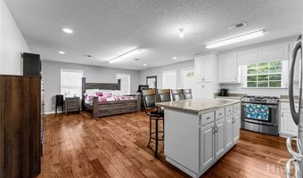 762 Old McLeod Bridge Rd, Adrian, GA 31002