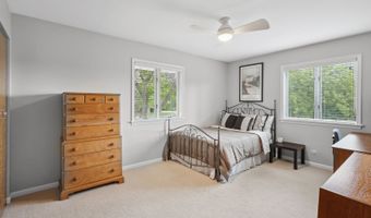 1923 N Carlyle Pl, Arlington Heights, IL 60004