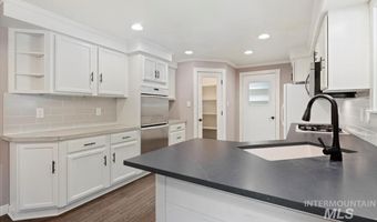 7566 S Valley Heights Dr, Boise, ID 83709