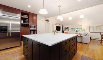 56 Summerfield Ln, Middletown, RI 02842