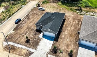1665 N Grayhawk Dr, Basehor, KS 66007