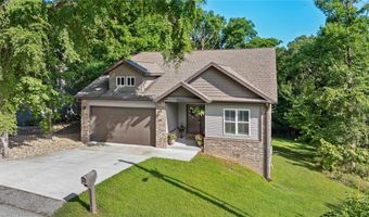 68 Elizabeth Dr, Bella Vista, AR 72715