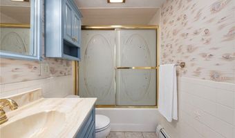 3 Sheffield St, Warwick, RI 02889