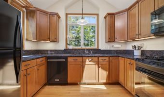 8 Liberty Rdg, Clinton, CT 06413