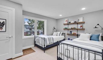 55 Maiden Ln, Bergenfield, NJ 07621