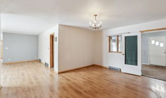 902 Rapids St, Adel, IA 50003