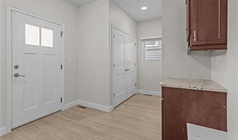 15 Morningside Dr, North Kingstown, RI 02852