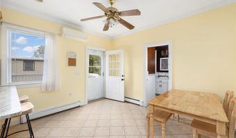 23 Vernon Ave 1, Newport, RI 02840