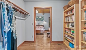 39 Wolf Rd, Asheville, NC 28805