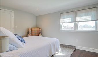 18 Sylvan Ter, Newport, RI 02840