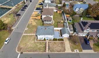 9 Cabot Rd W, Massapequa, NY 11758