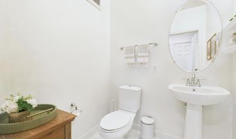 2101 N MONROE St #403, Arlington, VA 22207