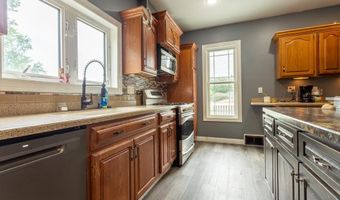 627 NE 6th, Dyersville, IA 52040