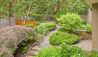 611 Forest St, Ashland, OR 97520