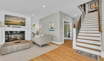 21 Lakeview Rd, Brookfield, CT 06804
