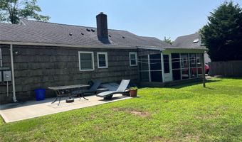 15 Cedar St, Amityville, NY 11701