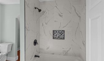 1 Cray St, Cumberland, RI 02864