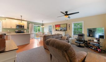 38 Fairview Ave, Auburn, ME 04210