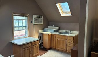21 Wellington Pl, Amityville, NY 11701