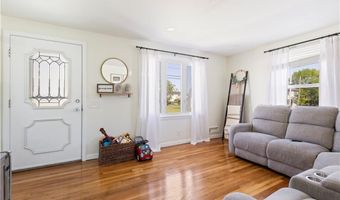 141 Woodward Ave, East Providence, RI 02914
