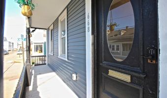 668 Thames St 2, Newport, RI 02840