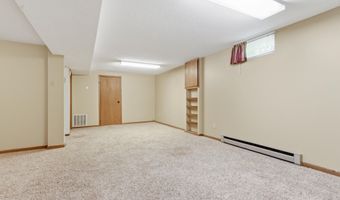 1607 S 6th St, Aberdeen, SD 57401