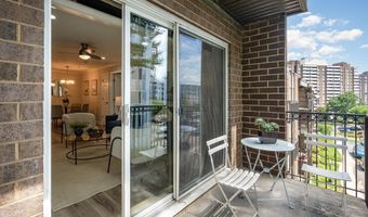 75 S REYNOLDS St 411, Alexandria, VA 22304