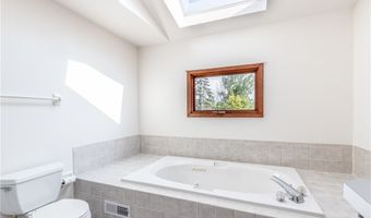 121 Summershade Ct, Amherst, NY 14051