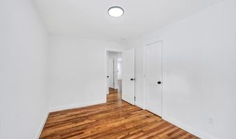 33 Silverpine Dr, Amityville, NY 11701
