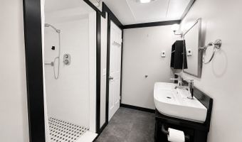 77 N High St, Clinton, CT 06413