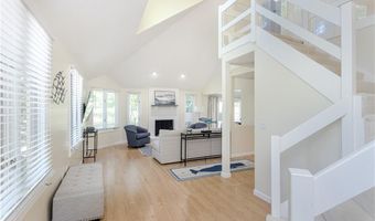 112 Harrison Ave, Newport, RI 02840